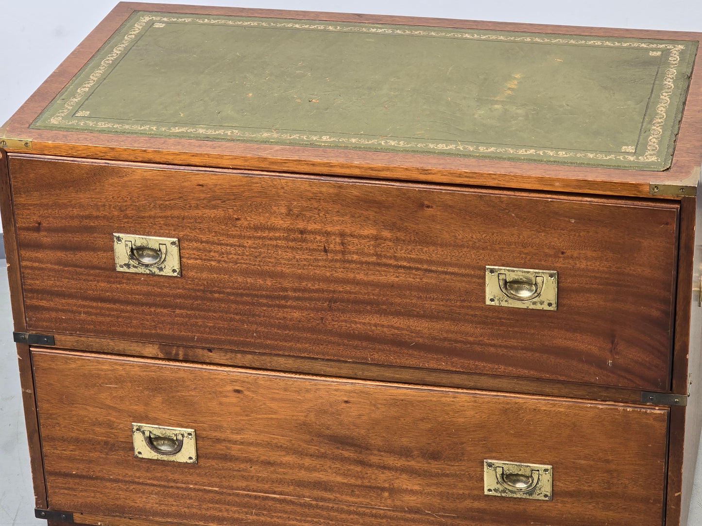 CAMPAIGN CHEST Sideboard Kommode Leder Messing Englisch Vintage Breit
