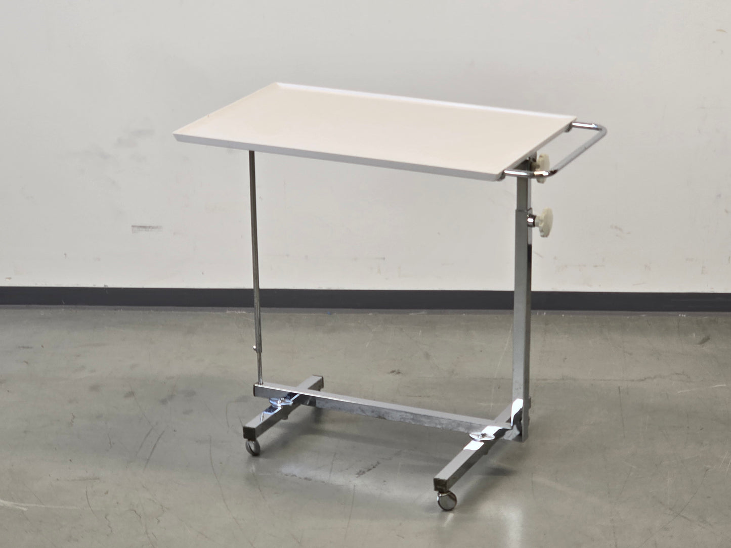 BREMSHEY VARIETT Laptop Tisch Beistelltisch Rollwagen Chrom Vintage 70er Betttisch Design