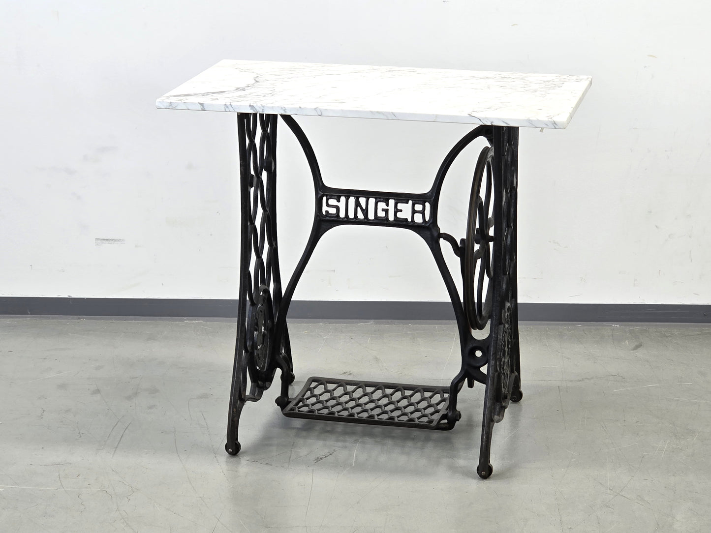 SINGER BEISTELLTISCH Tisch Marmor Gusseisen Vintage Industrial Konsole blumen antik