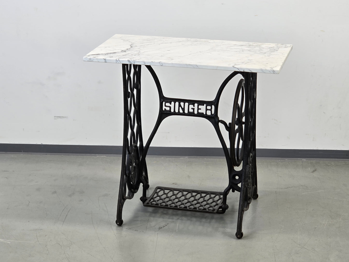 SINGER BEISTELLTISCH Tisch Marmor Gusseisen Vintage Industrial Konsole blumen antik