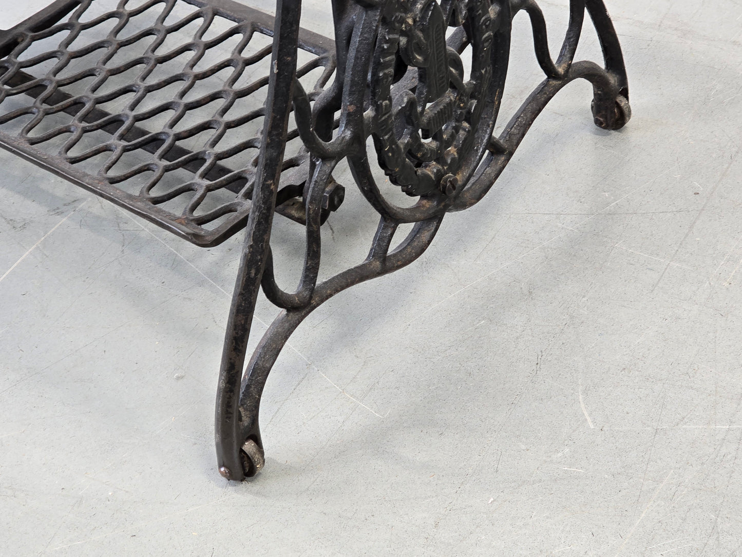 SINGER BEISTELLTISCH Tisch Marmor Gusseisen Vintage Industrial Konsole blumen antik