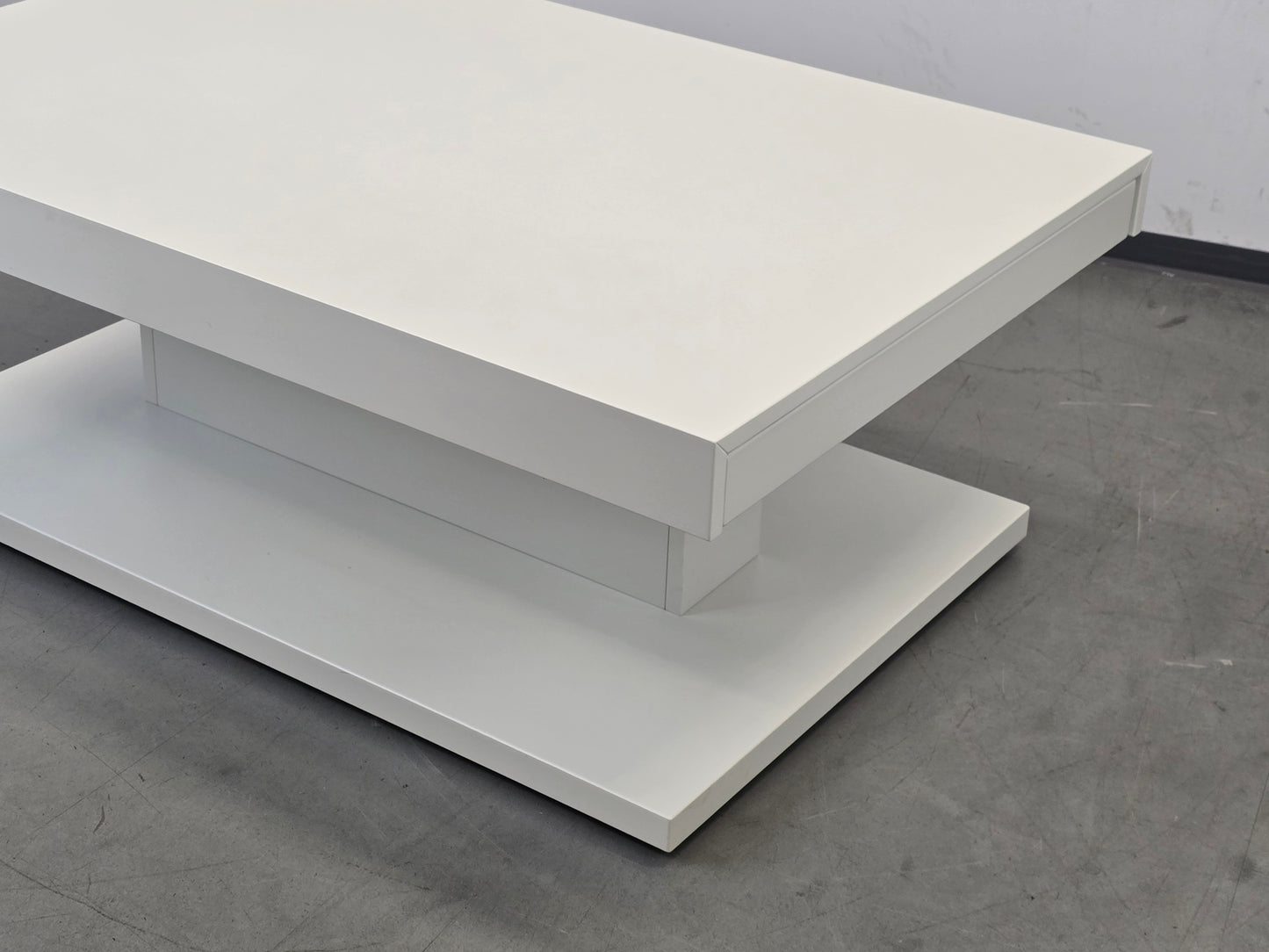 HÜLSTA NOW Couchtisch weiß höhenverstellbar mit Leder-Schublade Design