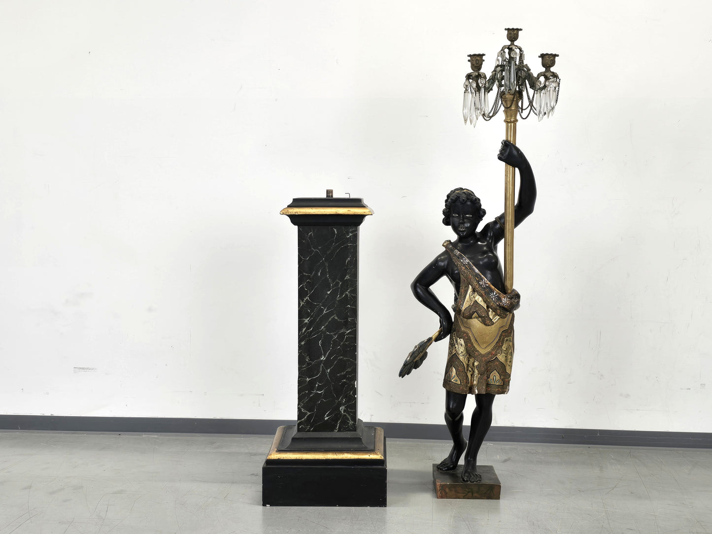 VENEZIANISCHER BLACKAMOOR Stehlampe Fackelträger Kandelaber Skulptur Antik Kristall