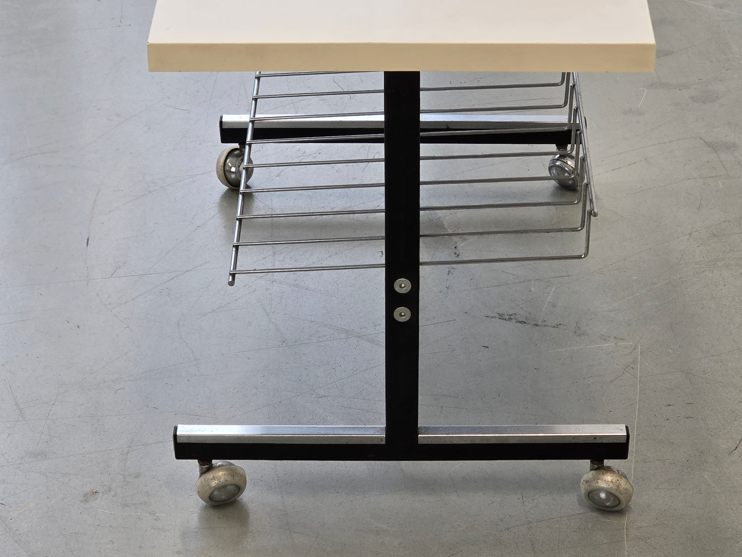 VINTAGE ROLLWAGEN Beistelltisch Zeitungsständer 60er 70er Mid Century Loft