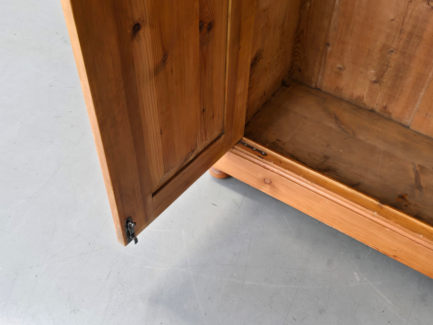 ANTIKER KLEIDERSCHRANK Gründerzeit Schrank massiv Weichholz Landhaus Vintage
