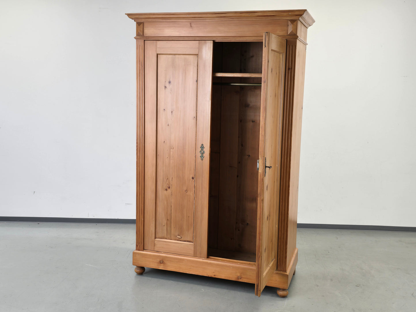 ANTIKER KLEIDERSCHRANK Gründerzeit Schrank massiv Weichholz Landhaus Vintage