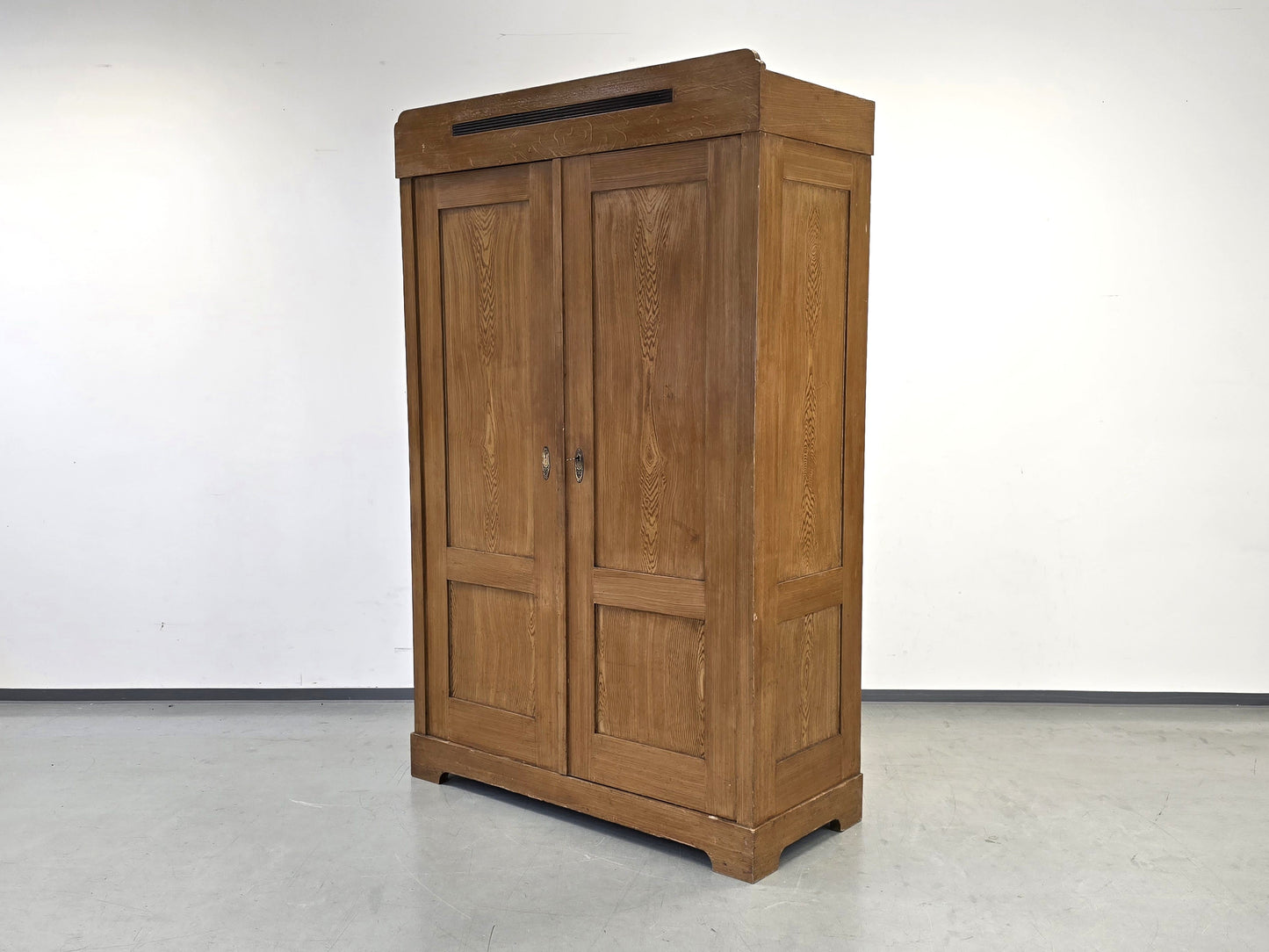 ANTIQUER REFORM-SCHRANK Kiefer Massivholz Lüftungsschlitz Vorratsschrank 1910