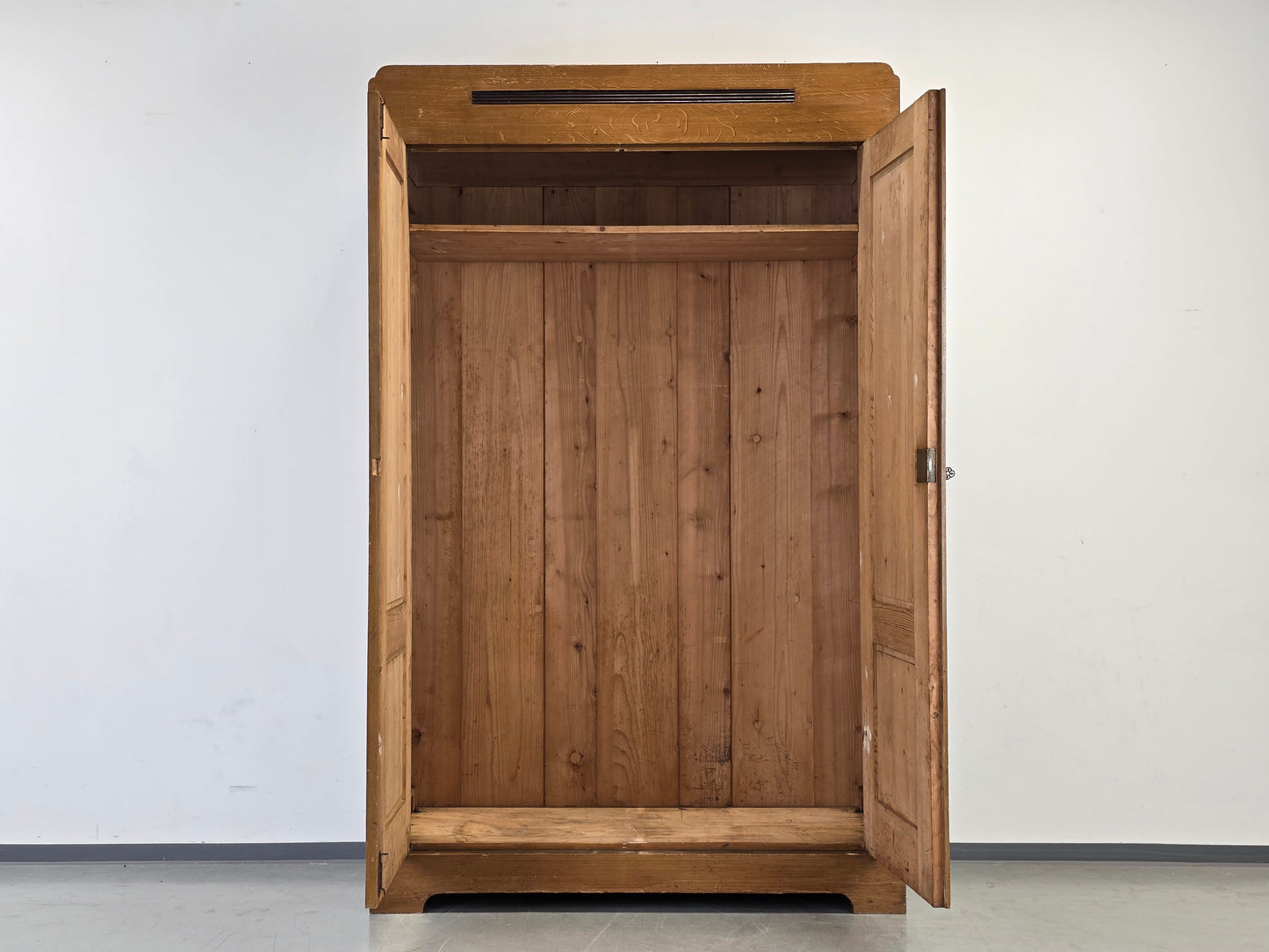 ANTIQUER REFORM-SCHRANK Kiefer Massivholz Lüftungsschlitz Vorratsschrank 1910