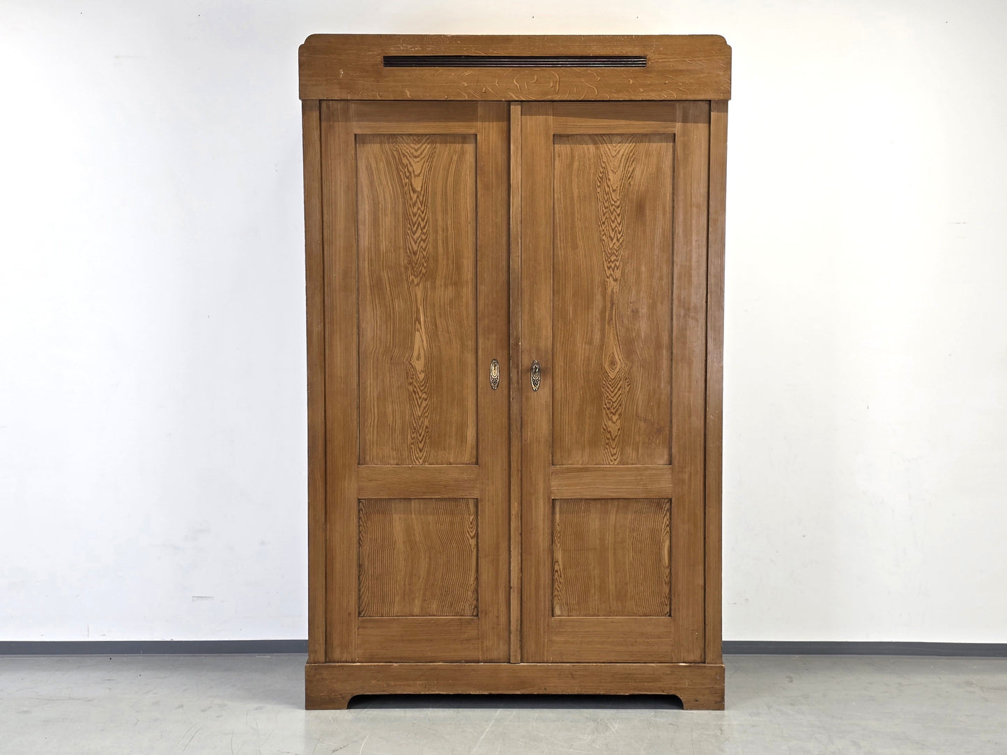 ANTIQUER REFORM-SCHRANK Kiefer Massivholz Lüftungsschlitz Vorratsschrank 1910