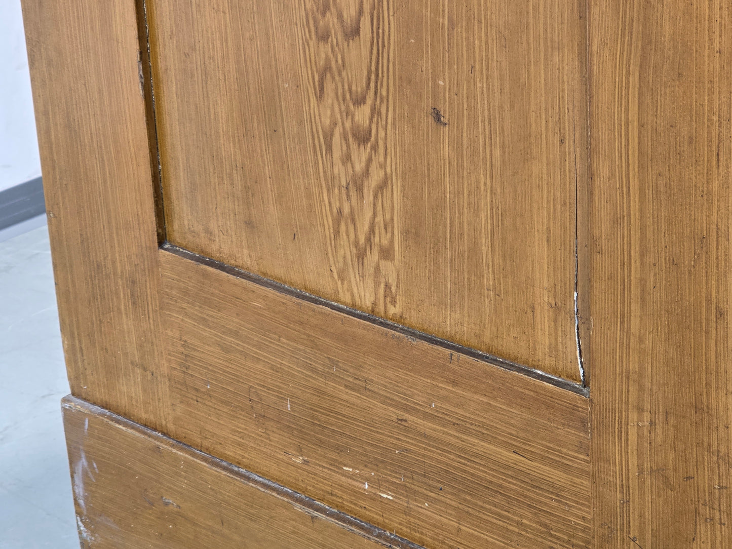 ANTIQUER REFORM-SCHRANK Kiefer Massivholz Lüftungsschlitz Vorratsschrank 1910