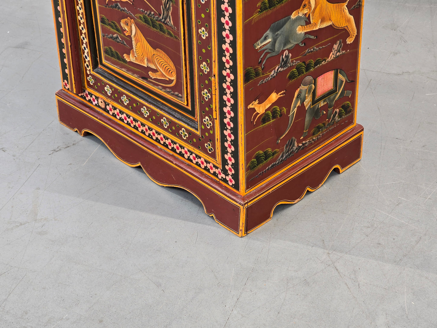 INDISCHER SCHRANK Handbemalt Rajasthan Jagdszenen Tiger Elefant Almirah
