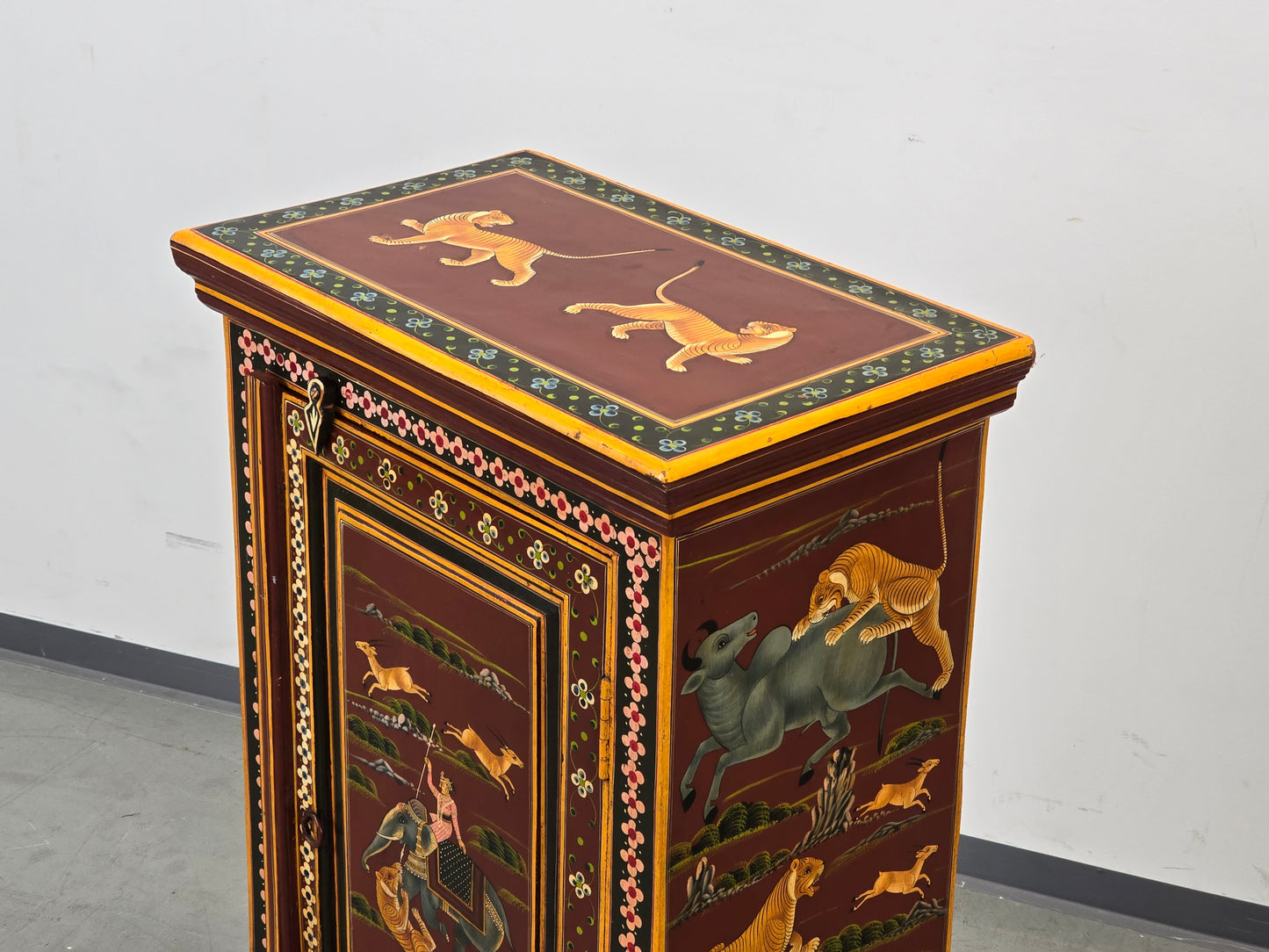 INDISCHER SCHRANK Handbemalt Rajasthan Jagdszenen Tiger Elefant Almirah