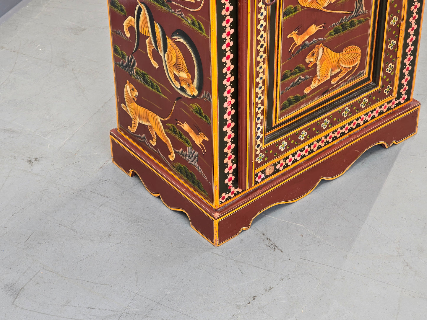 INDISCHER SCHRANK Handbemalt Rajasthan Jagdszenen Tiger Elefant Almirah