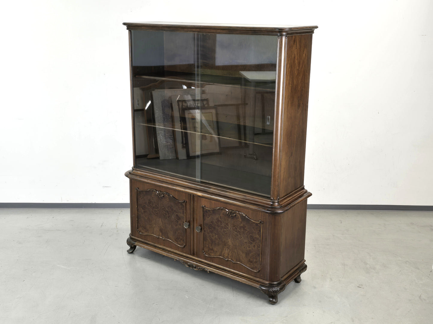 VINTAGE VITRINE Nussbaum Wurzelholz Highboard Design 60er Jahre Italienisch Mid-Century