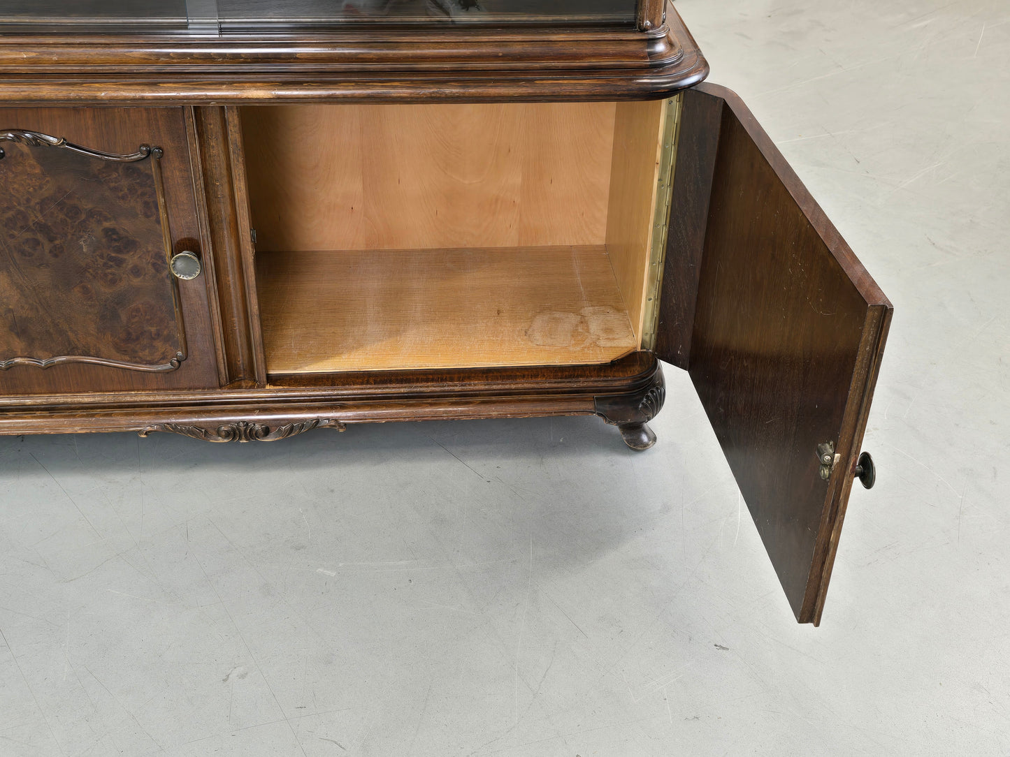 VINTAGE VITRINE Nussbaum Wurzelholz Highboard Design 60er Jahre Italienisch Mid-Century