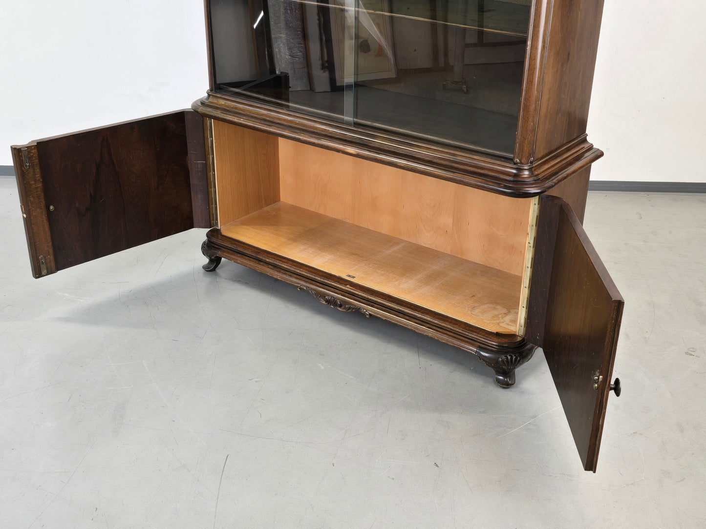 VINTAGE VITRINE Nussbaum Wurzelholz Highboard Design 60er Jahre Italienisch Mid-Century