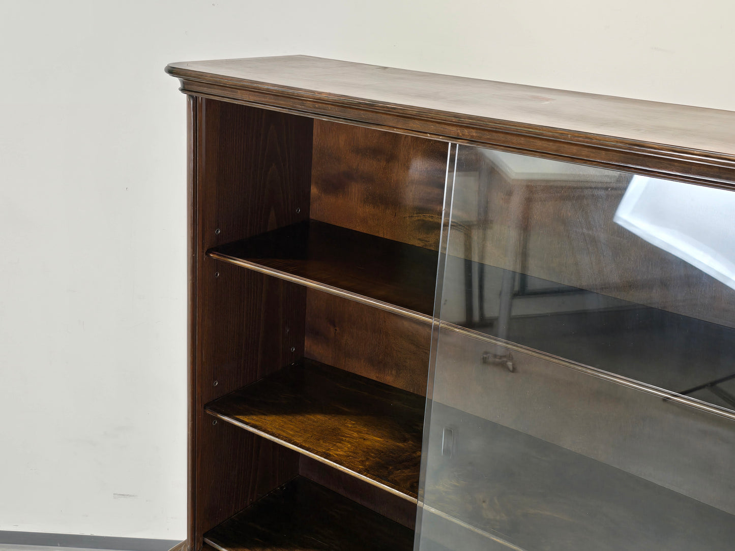 VINTAGE VITRINE Nussbaum Wurzelholz Highboard Design 60er Jahre Italienisch Mid-Century