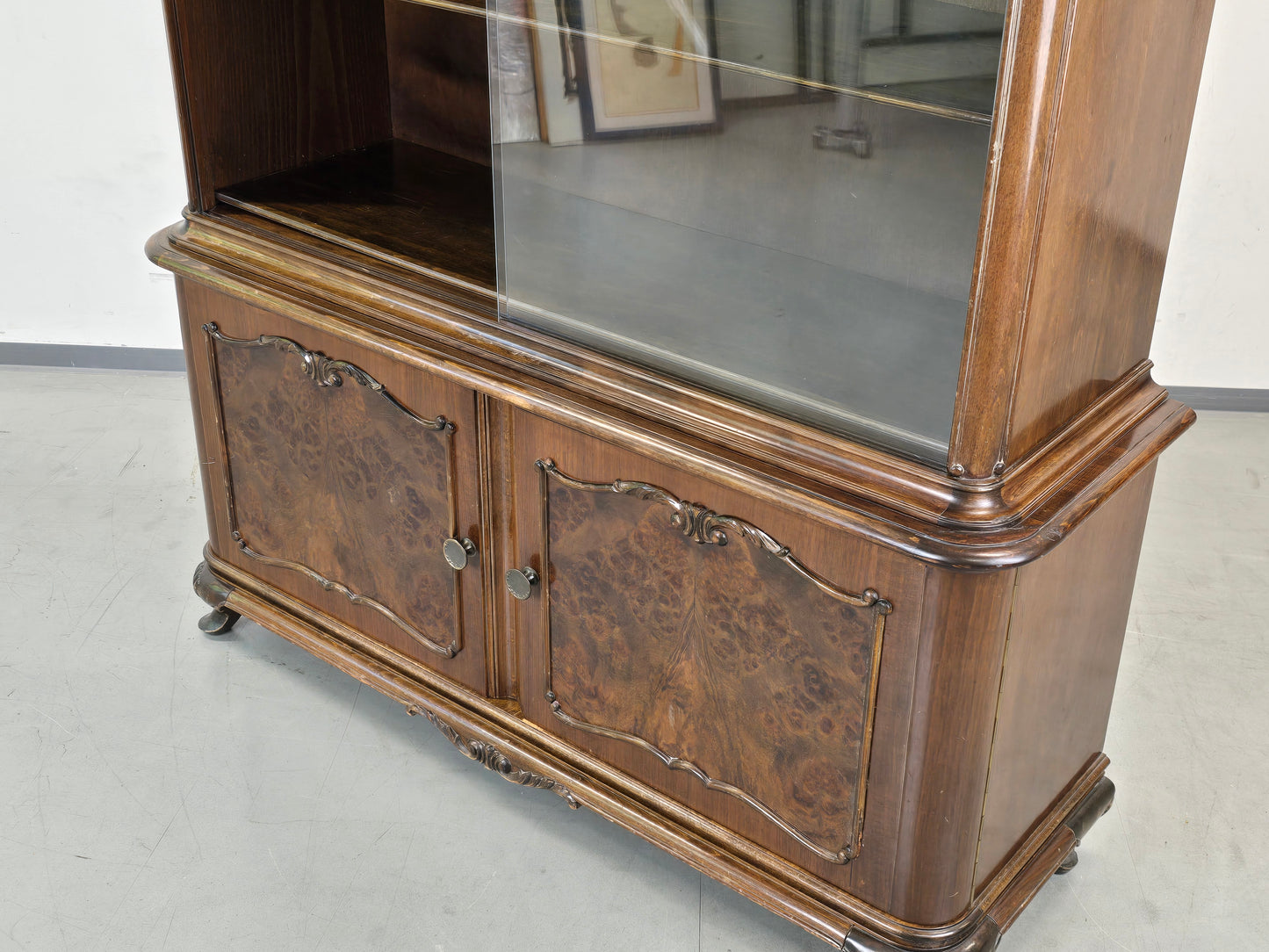 VINTAGE VITRINE Nussbaum Wurzelholz Highboard Design 60er Jahre Italienisch Mid-Century