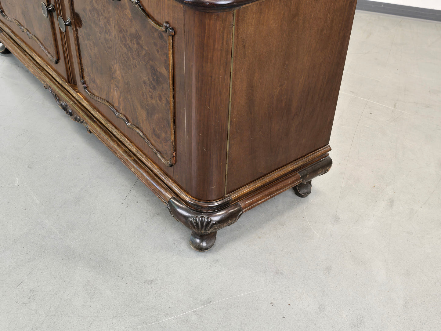 VINTAGE VITRINE Nussbaum Wurzelholz Highboard Design 60er Jahre Italienisch Mid-Century
