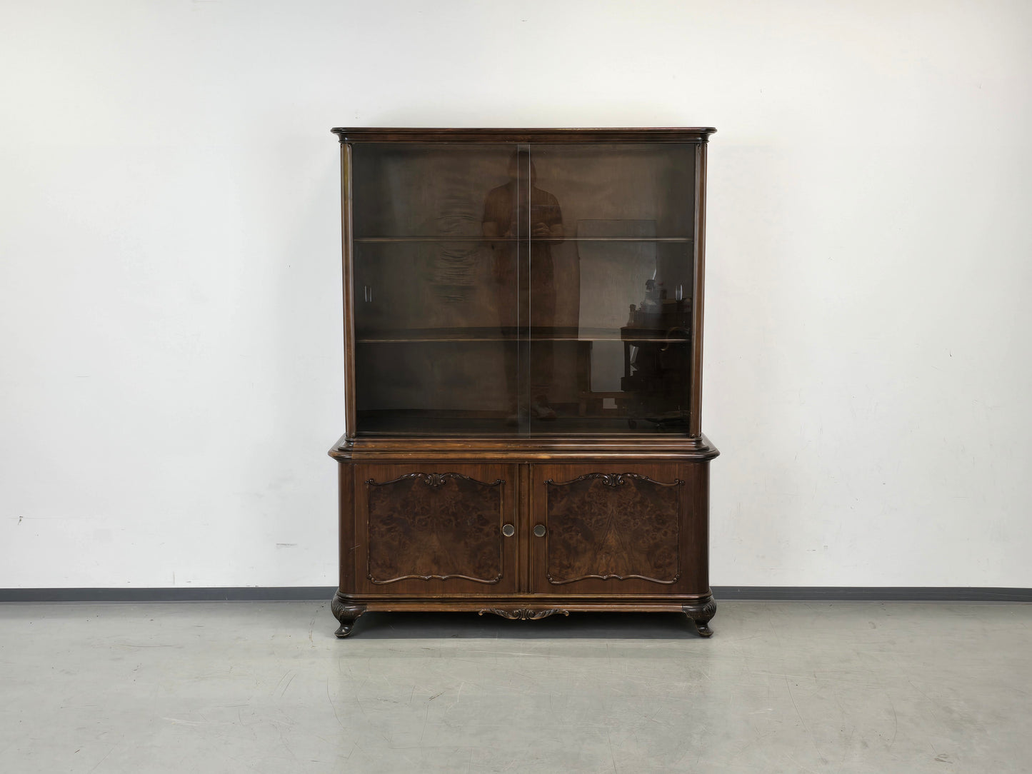 VINTAGE VITRINE Nussbaum Wurzelholz Highboard Design 60er Jahre Italienisch Mid-Century