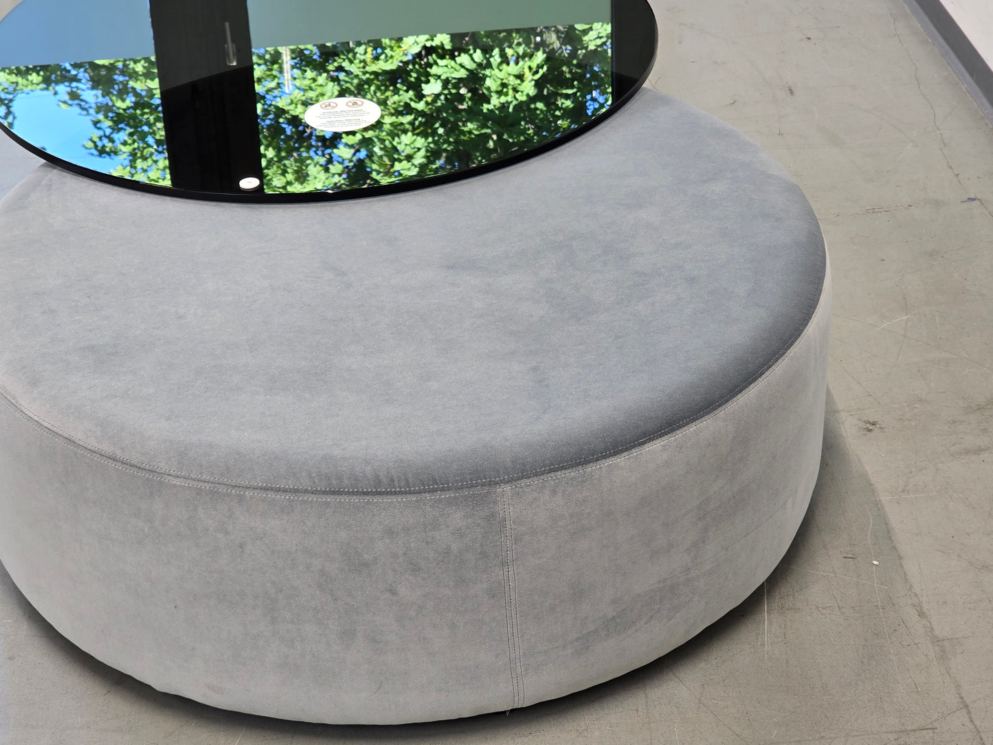BIELEFELDER WERKSTÄTTEN Luna Hocker Couchtisch Glas schwenkbar Samt Grau