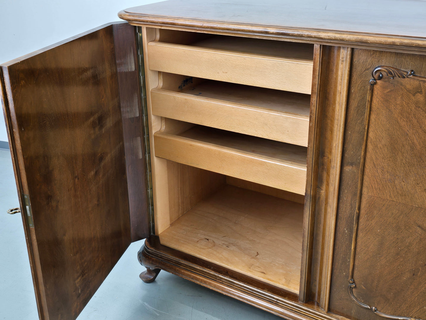 SIDEBOARD NUSSBAUM Vintage Kommode Anrichte Chippendale Stil 60er Jahre
