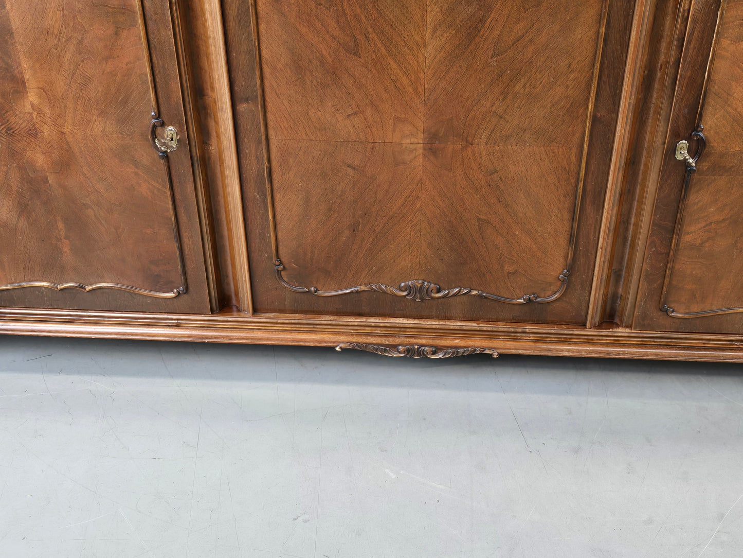 SIDEBOARD NUSSBAUM Vintage Kommode Anrichte Chippendale Stil 60er Jahre