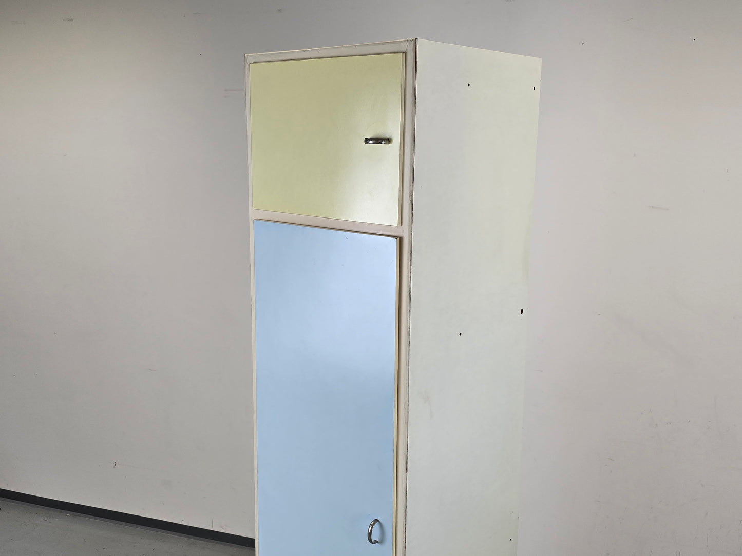 VINTAGE SCHRANK 60er Jahre Pastell Mid Century Resopal Küchenschrank Design