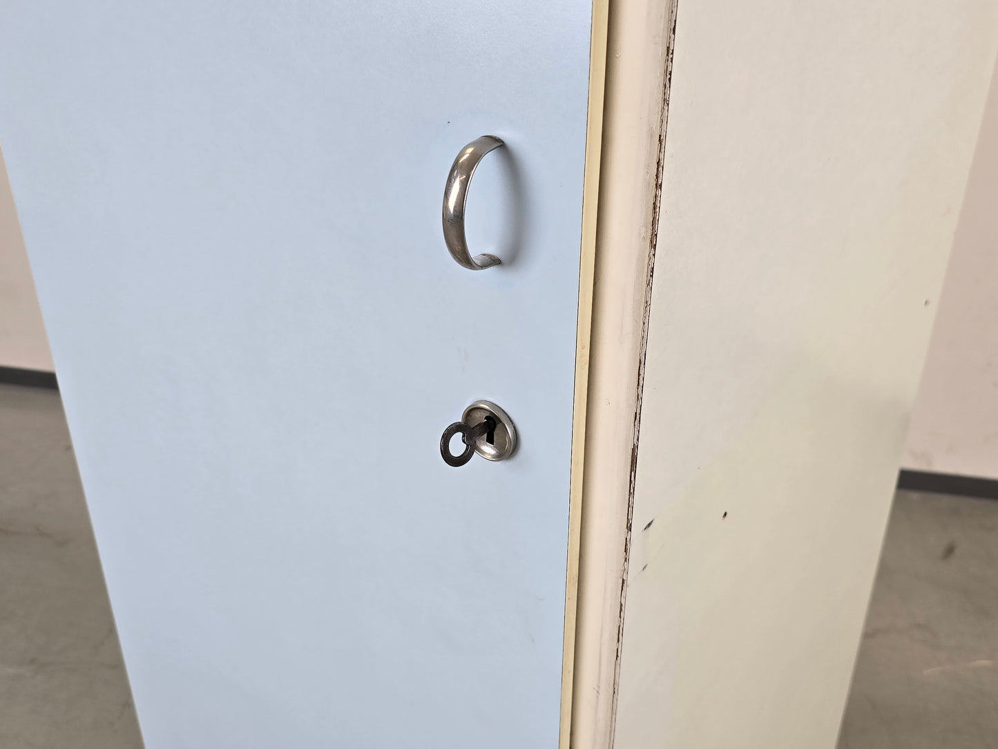 VINTAGE SCHRANK 60er Jahre Pastell Mid Century Resopal Küchenschrank Design