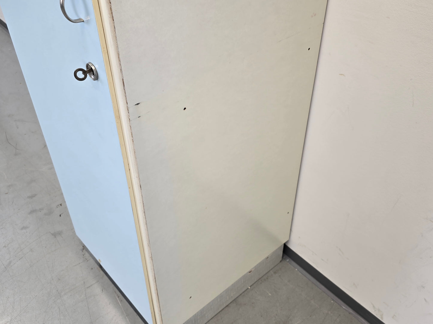 VINTAGE SCHRANK 60er Jahre Pastell Mid Century Resopal Küchenschrank Design