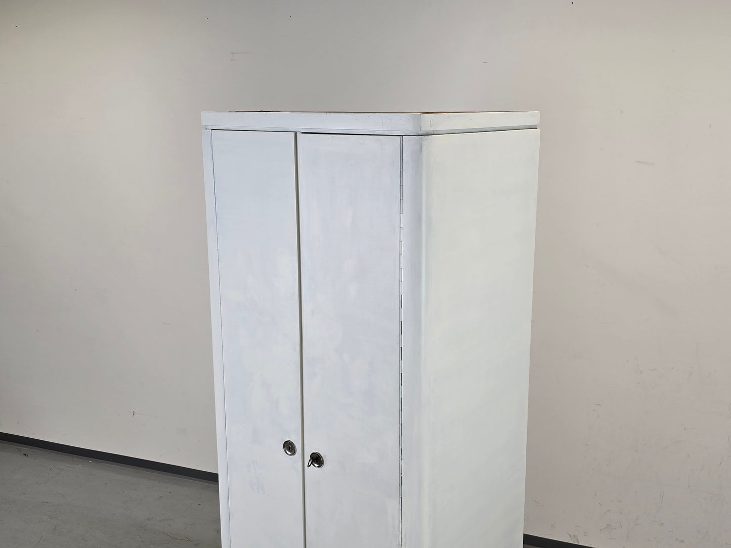 VINTAGE SCHRANK Weiß shabby 60er Holz Mid Century Bauhaus Garderobe Unikat