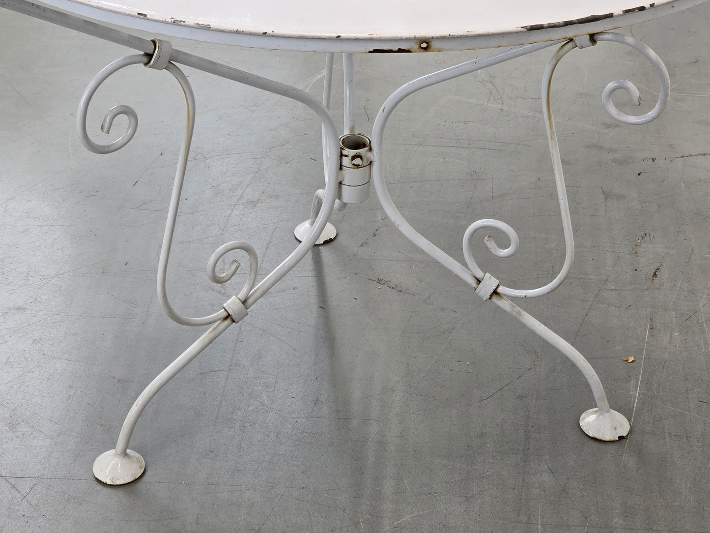 GARTENTISCH VINTAGE Lochblech Metall Weiß Garten Balkon Tisch Matégot Stil