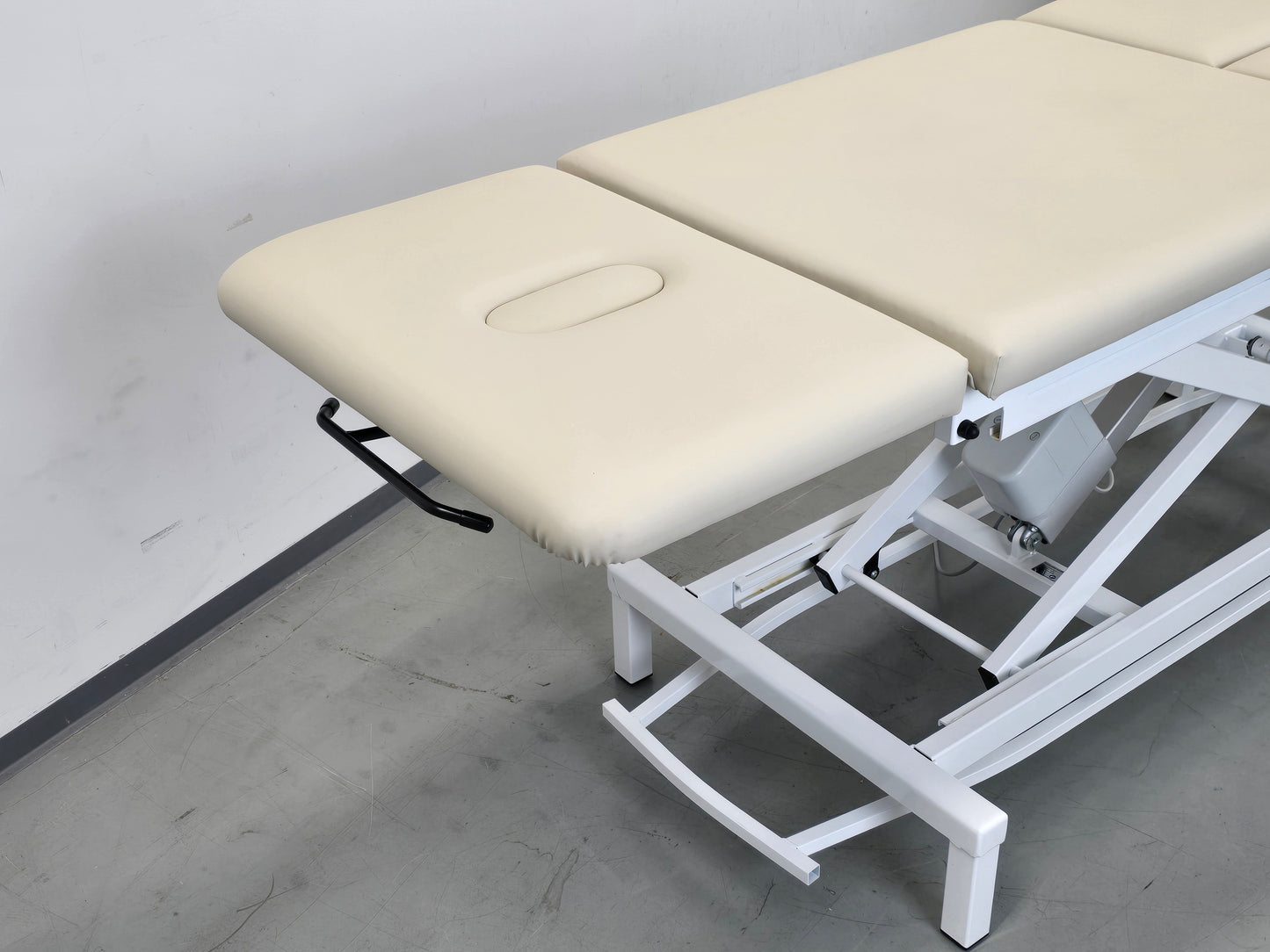 THERAPIELIEGE KANZLSPERGER Delos elektrisch Behandlungsliege Massagebank