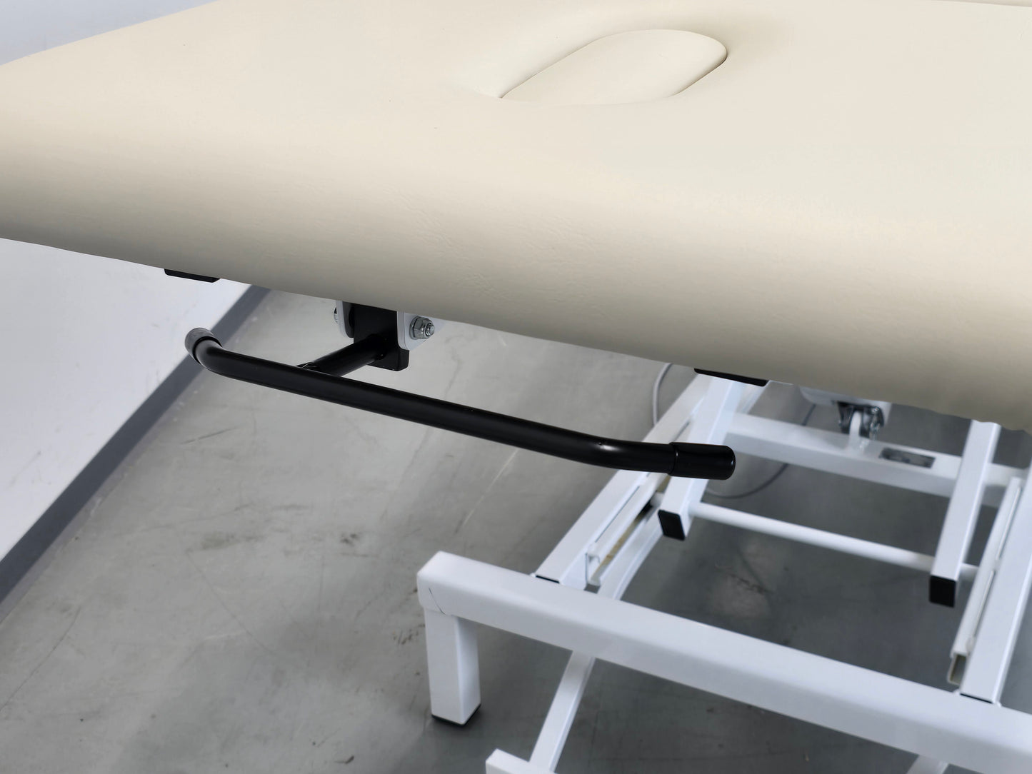 THERAPIELIEGE KANZLSPERGER Delos elektrisch Behandlungsliege Massagebank