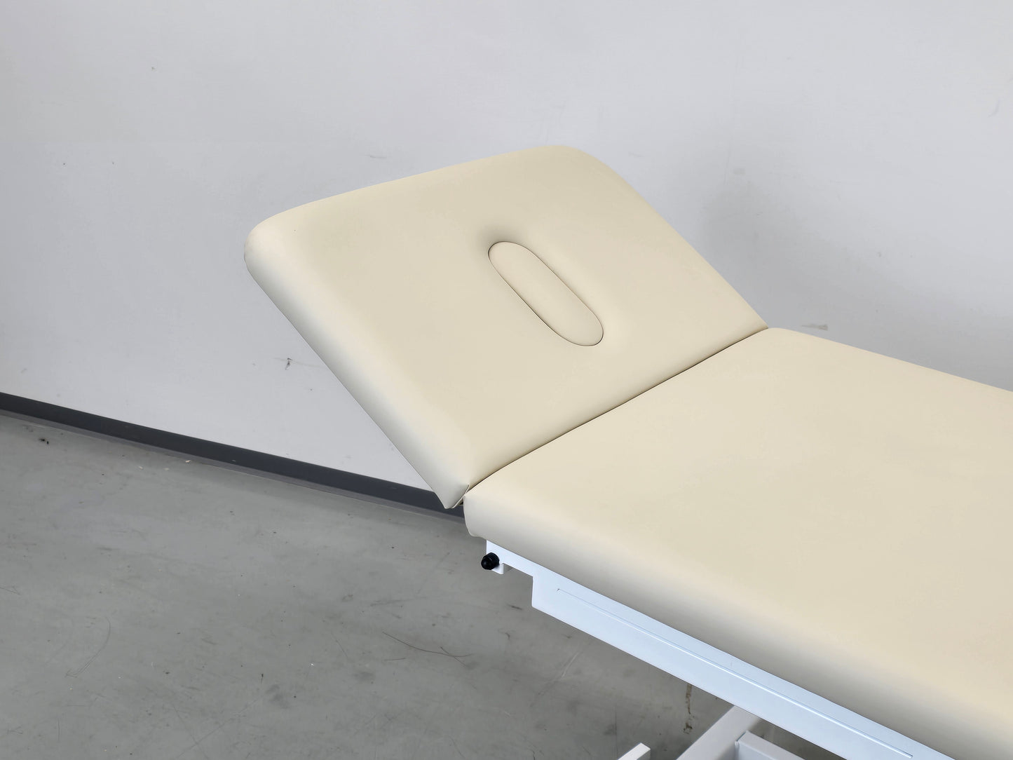 THERAPIELIEGE KANZLSPERGER Delos elektrisch Behandlungsliege Massagebank