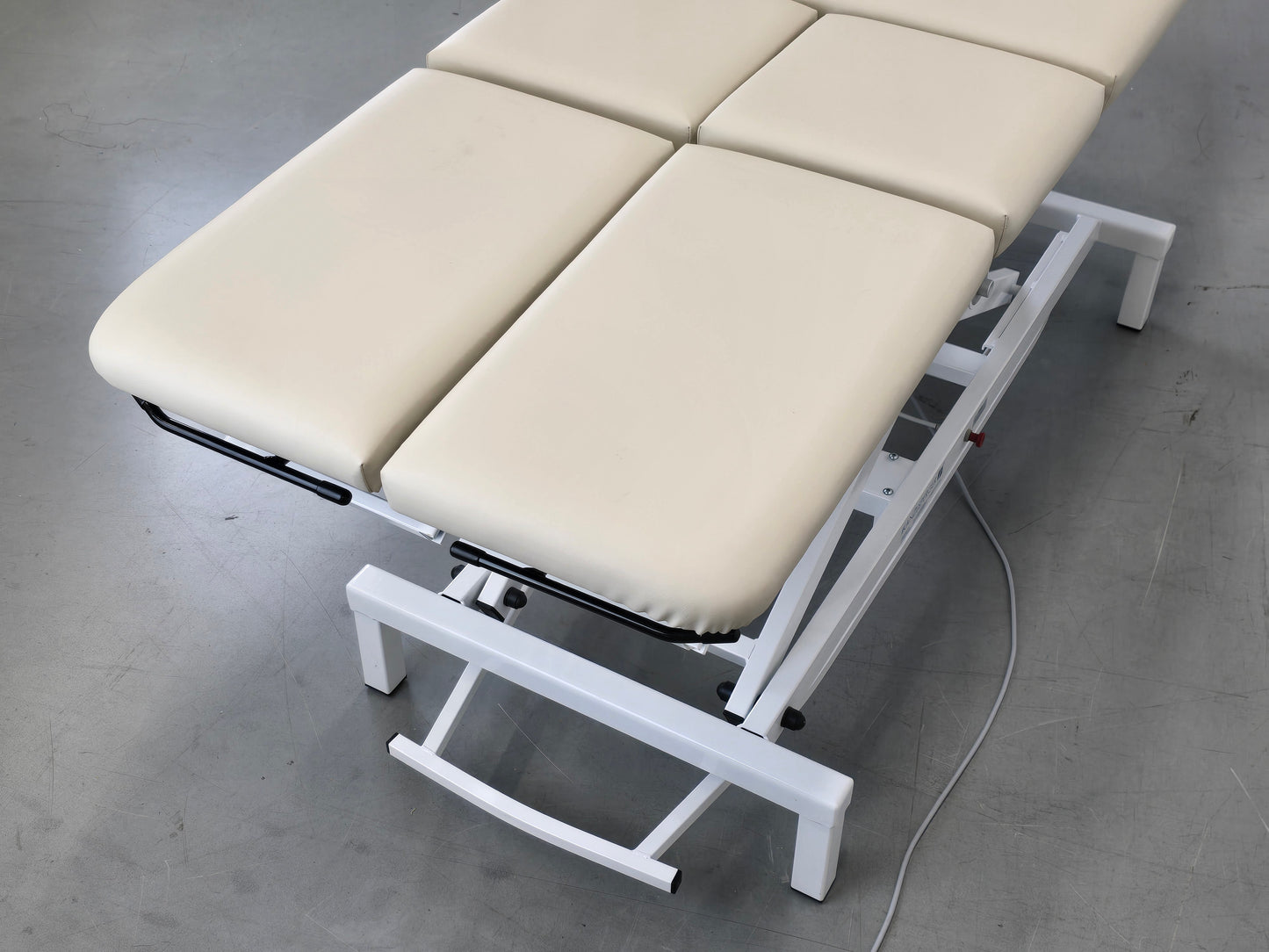 THERAPIELIEGE KANZLSPERGER Delos elektrisch Behandlungsliege Massagebank