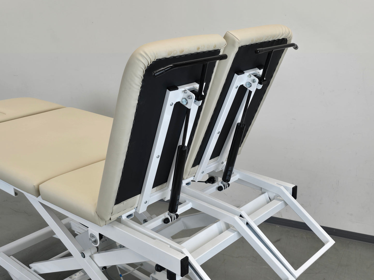 THERAPIELIEGE KANZLSPERGER Delos elektrisch Behandlungsliege Massagebank