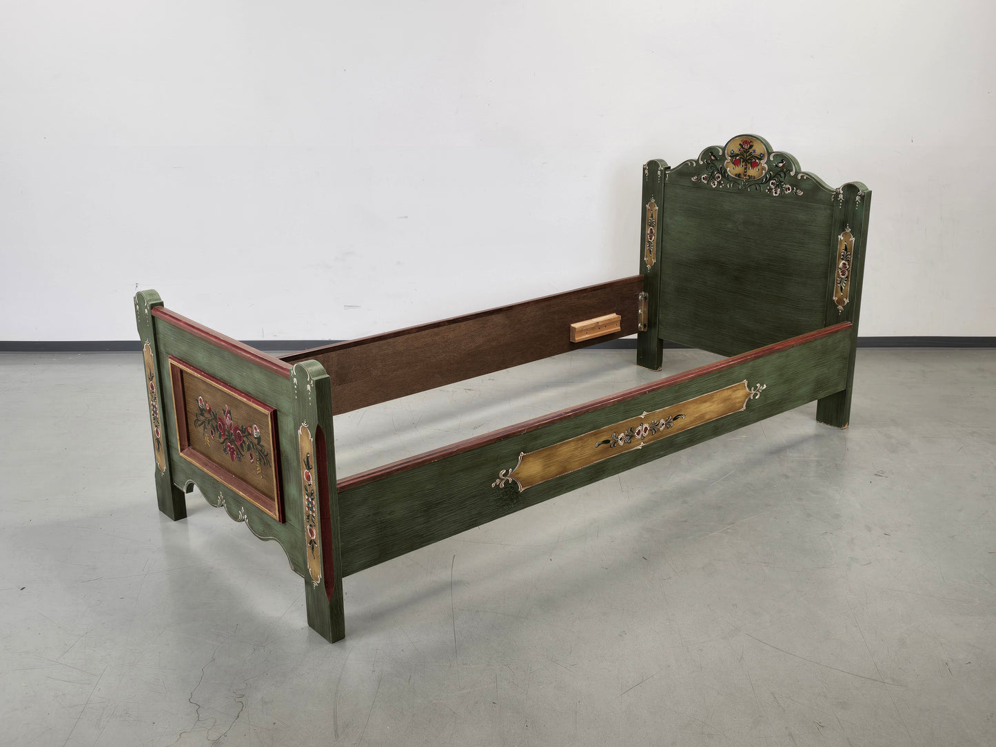 VOGLAUER BETT Anno 1700 Bauernbett Einzelbett Grün handbemalt Massivholz 90x200