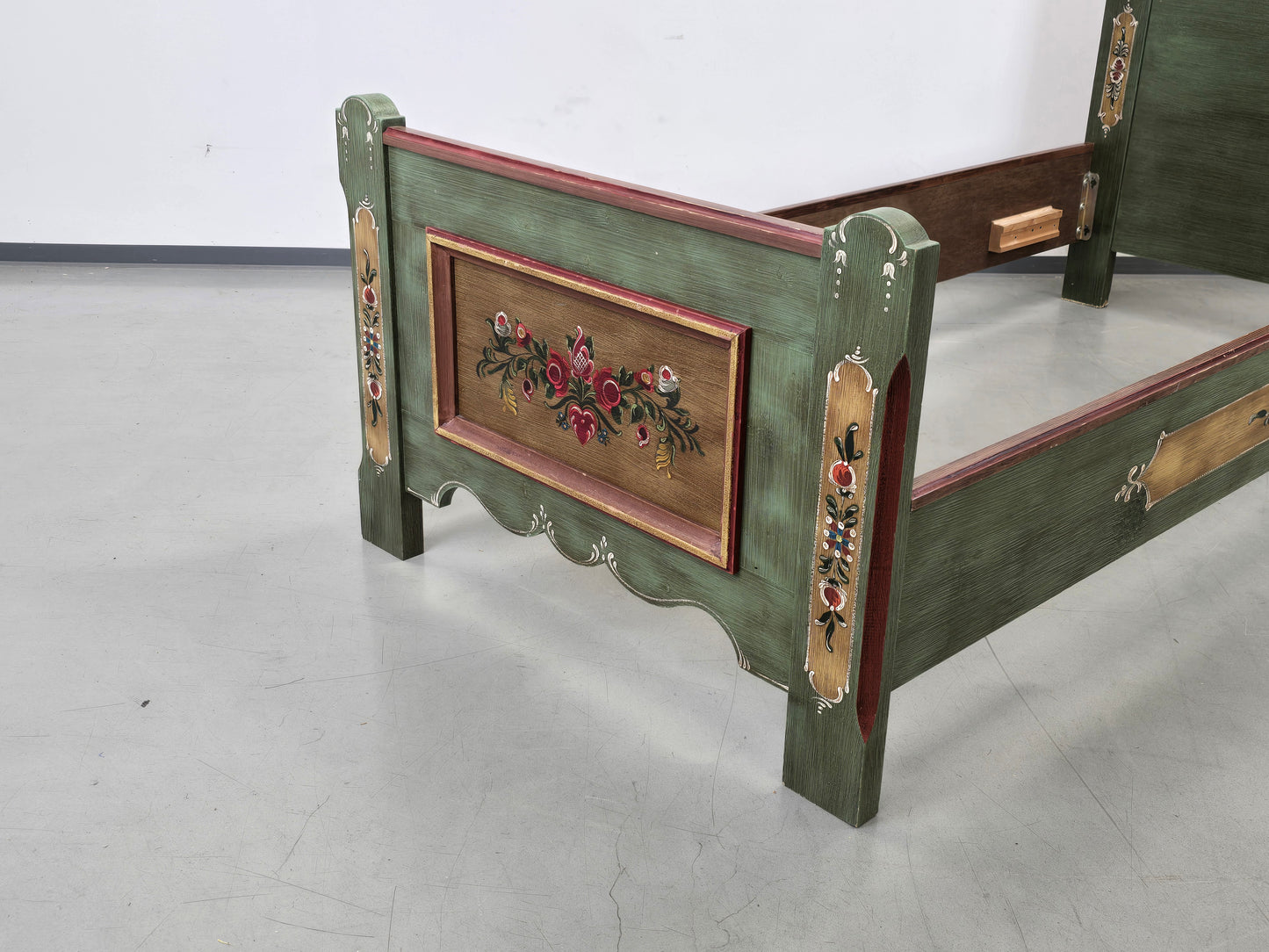 VOGLAUER BETT Anno 1700 Bauernbett Einzelbett Grün handbemalt Massivholz 90x200