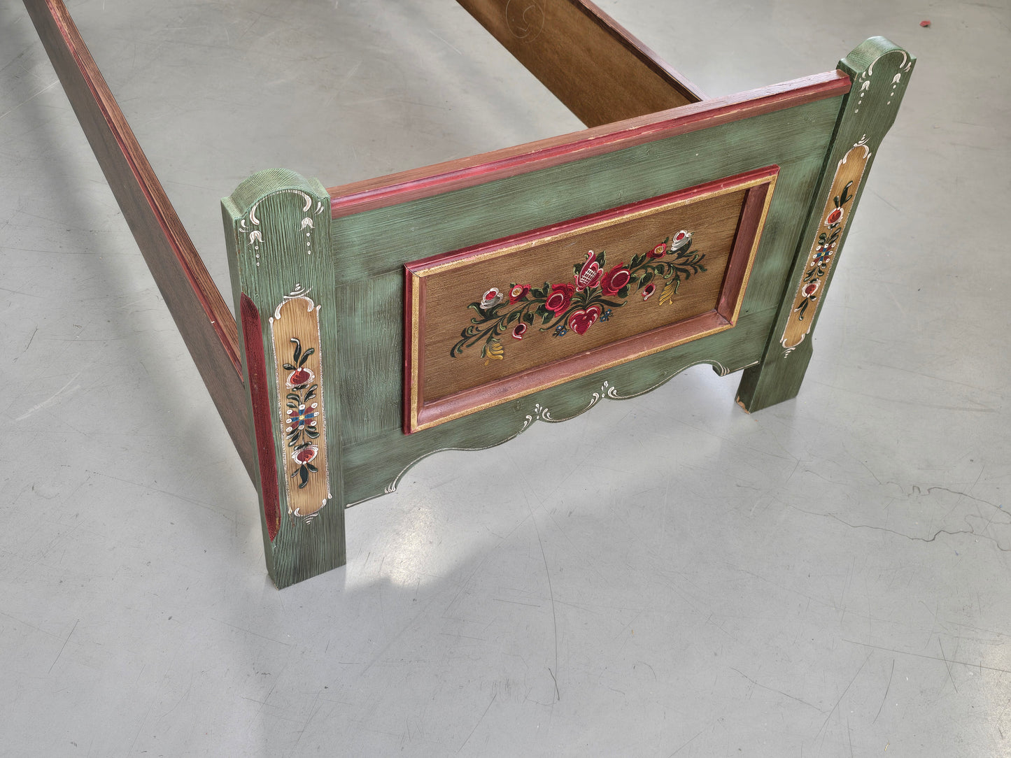 VOGLAUER BETT Anno 1700 Bauernbett Einzelbett Grün handbemalt Massivholz 90x200