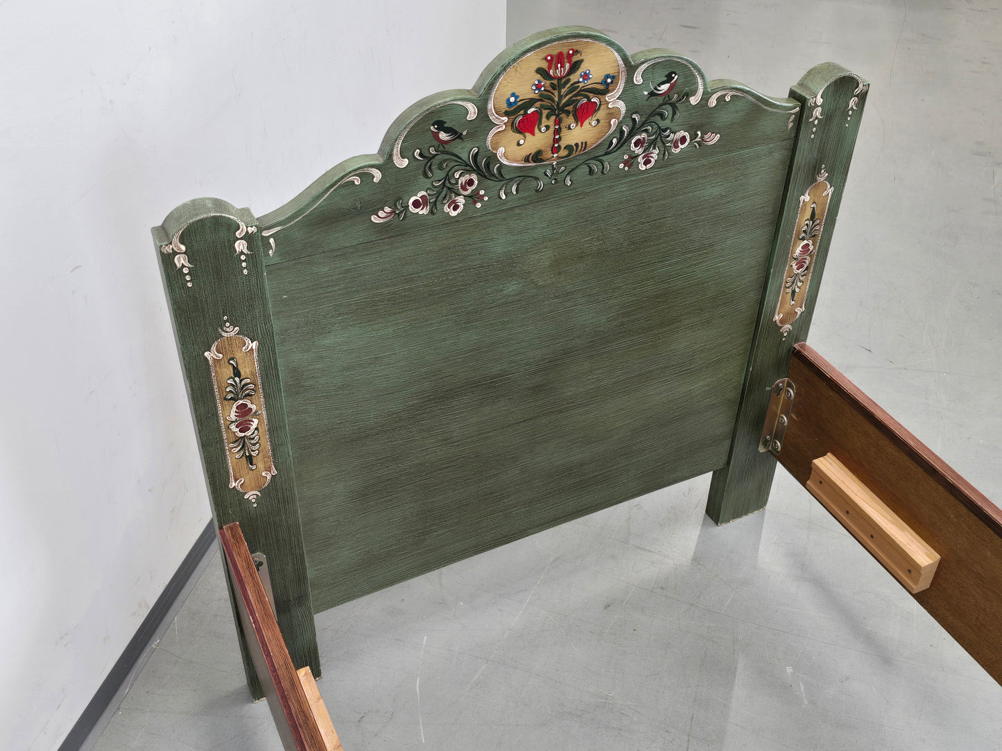 VOGLAUER BETT Anno 1700 Bauernbett Einzelbett Grün handbemalt Massivholz 90x200