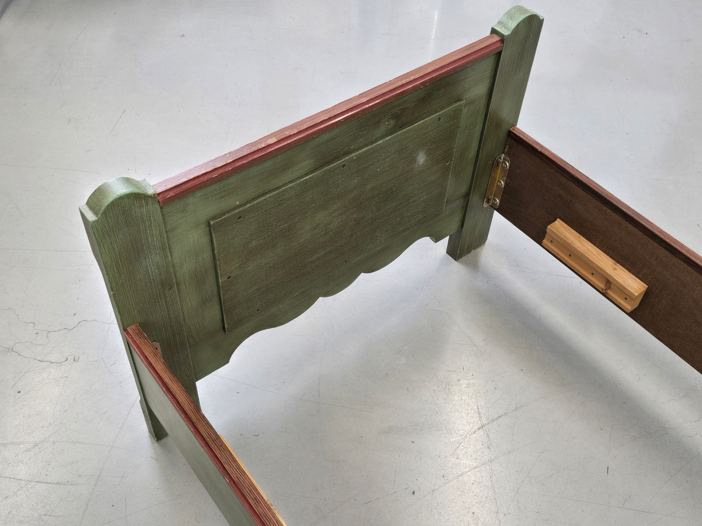 VOGLAUER BETT Anno 1700 Bauernbett Einzelbett Grün handbemalt Massivholz 90x200