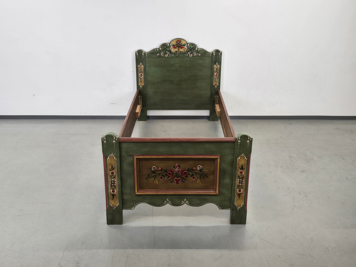 VOGLAUER BETT Anno 1700 Bauernbett Einzelbett Grün handbemalt Massivholz 90x200