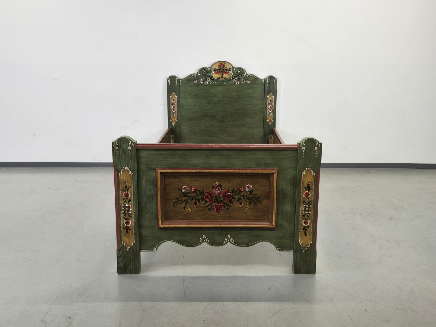 VOGLAUER BETT Anno 1700 Bauernbett Einzelbett Grün handbemalt Massivholz 90x200
