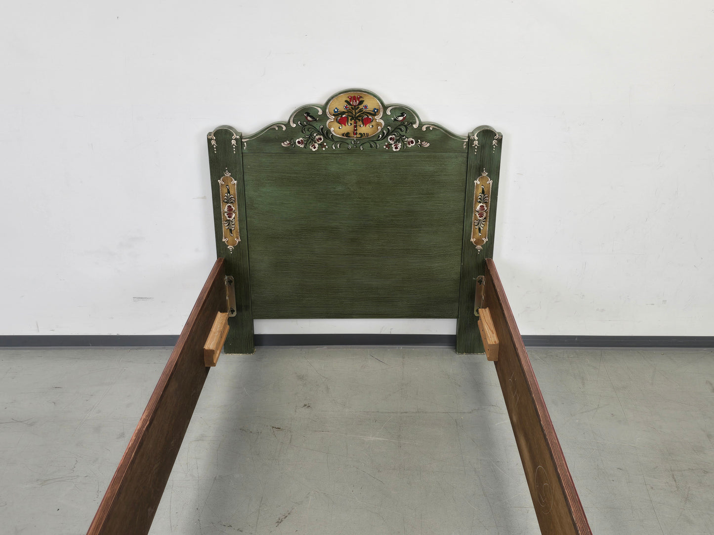 VOGLAUER BETT Anno 1700 Bauernbett Einzelbett Grün handbemalt Massivholz 90x200
