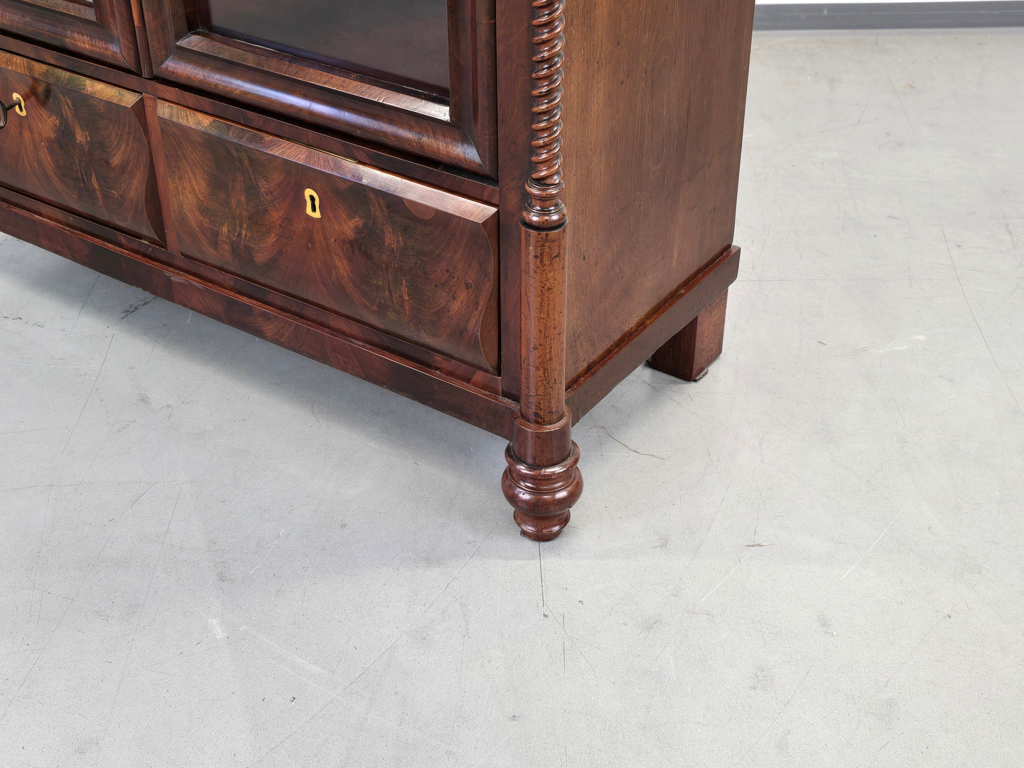 ANTIKE VITRINE Biedermeier Bücherschrank Mahagoni Schrank
