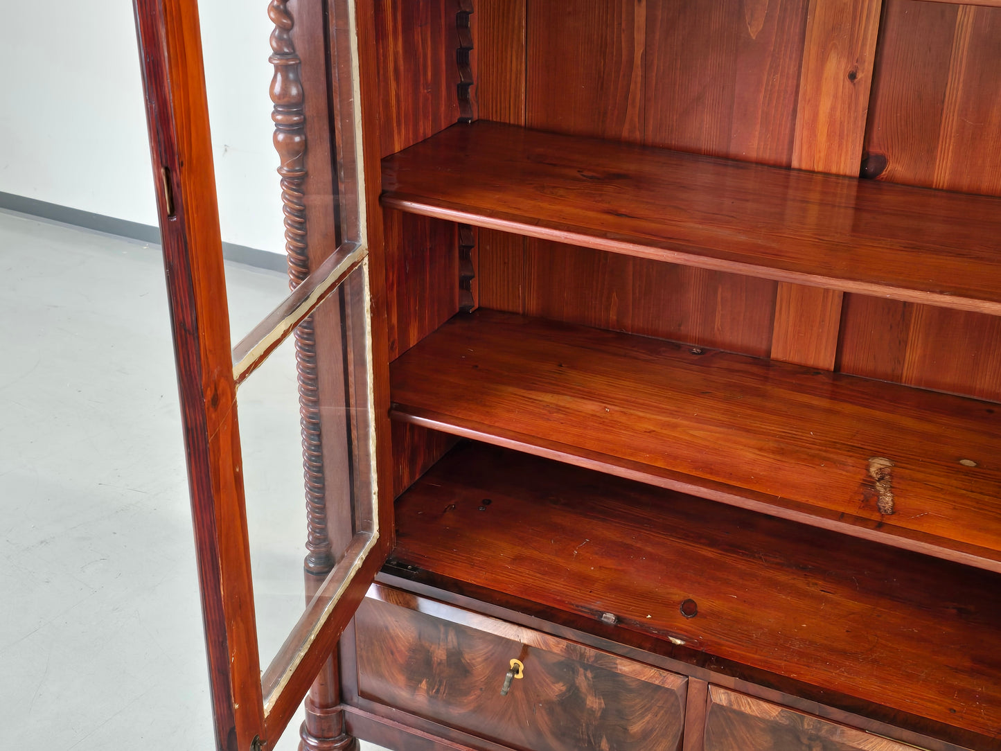 ANTIKE VITRINE Biedermeier Bücherschrank Mahagoni Schrank
