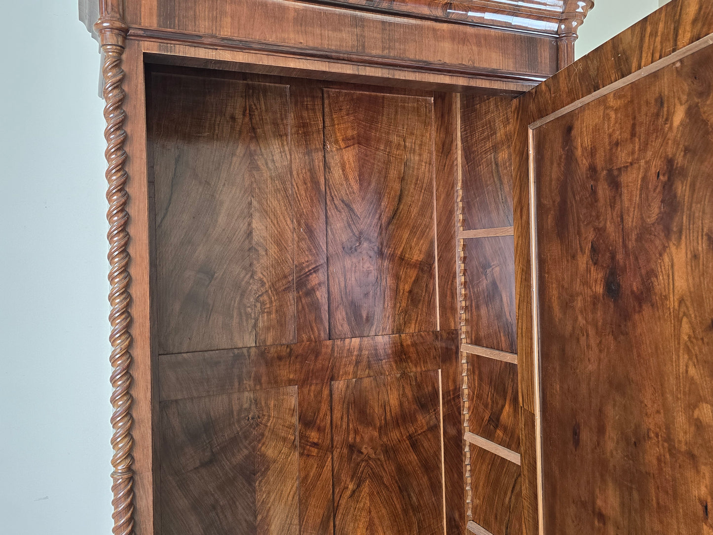 ANTIQUER SCHRANK Biedermeier Kleiderschrank Wäscheschrank Nussbaum Holz Antik