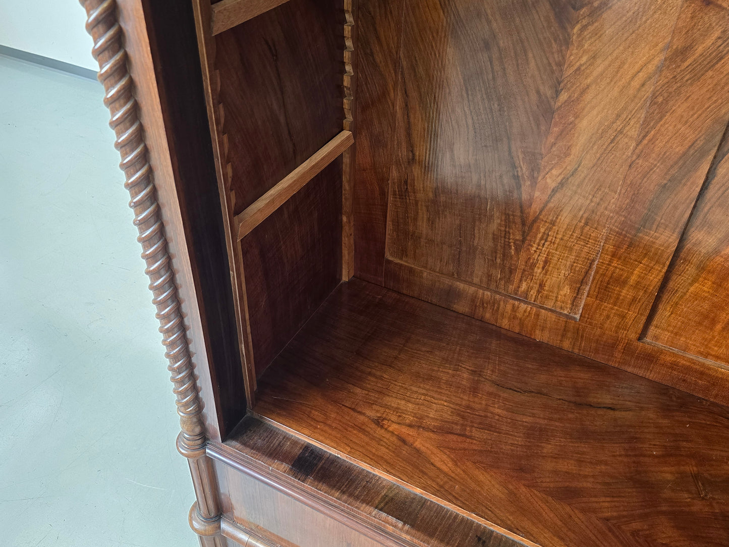 ANTIQUER SCHRANK Biedermeier Kleiderschrank Wäscheschrank Nussbaum Holz Antik