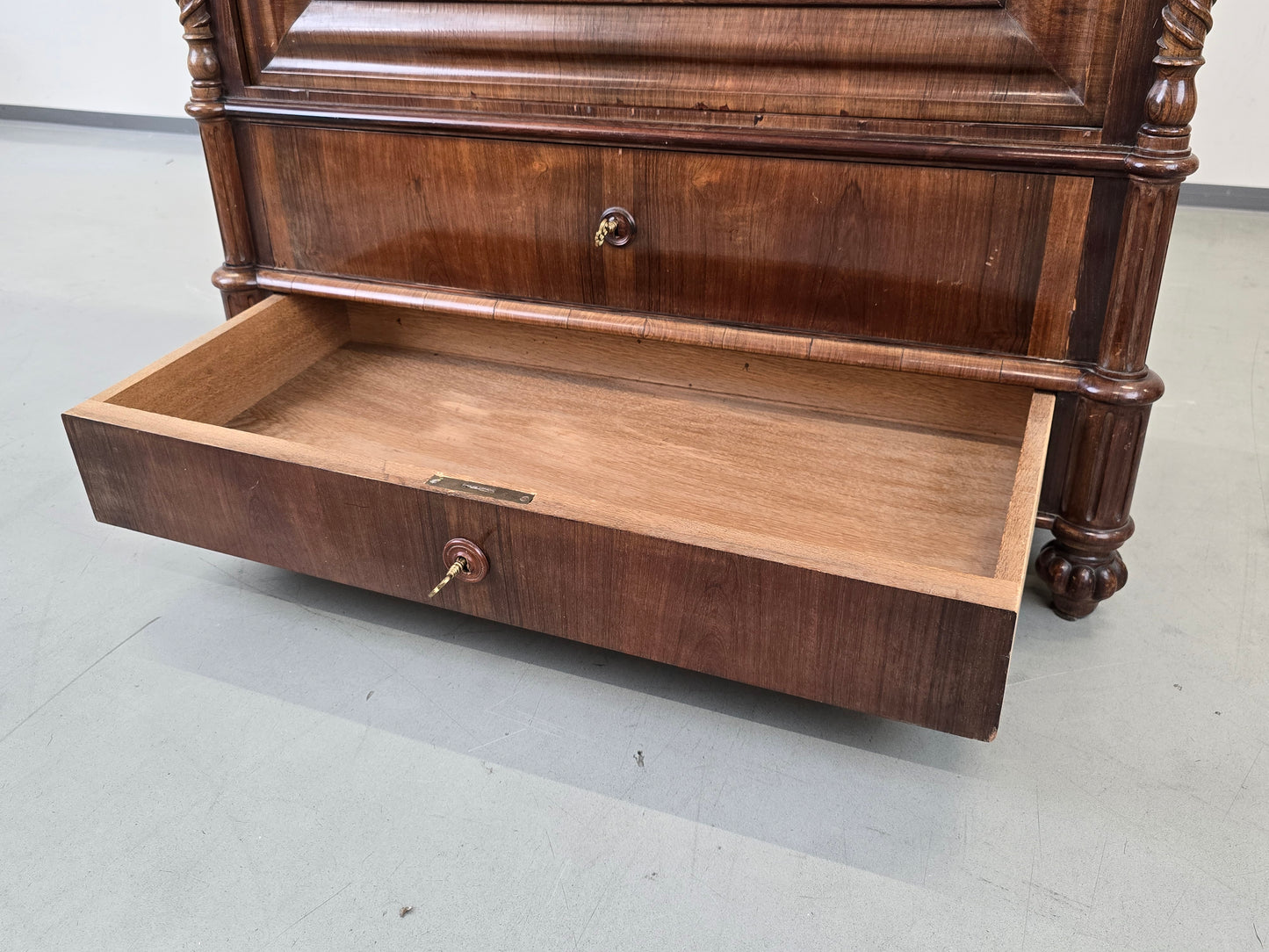 ANTIQUER SCHRANK Biedermeier Kleiderschrank Wäscheschrank Nussbaum Holz Antik